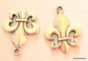 Fleur de lis charms silver tone x 2